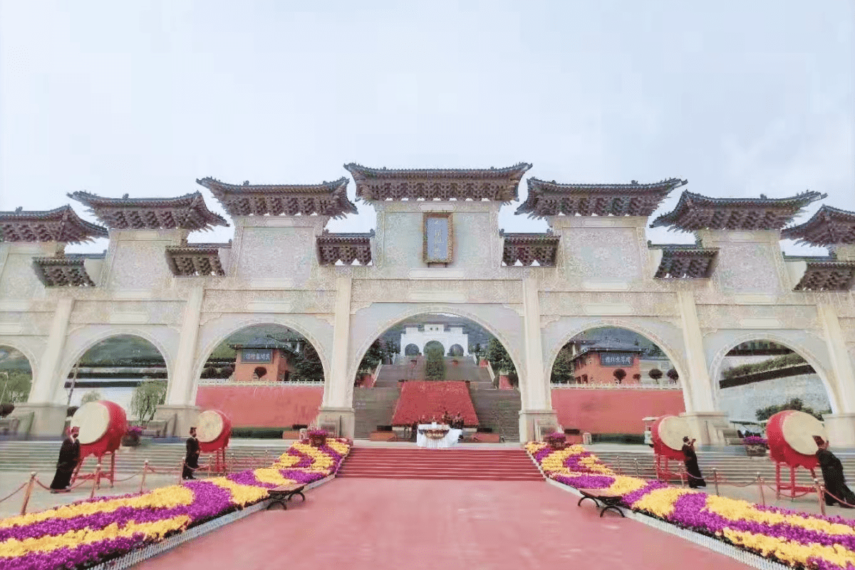 西安霸陵公墓官网陵园大门图