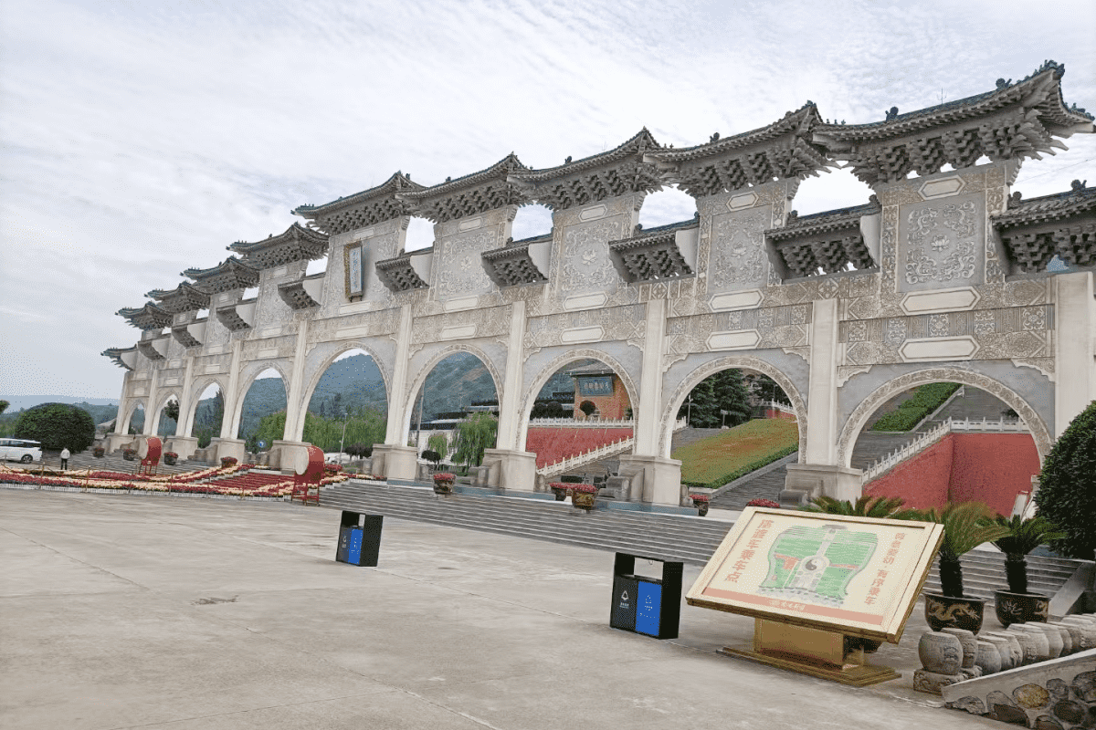 西安霸陵公墓官网陵园大门图